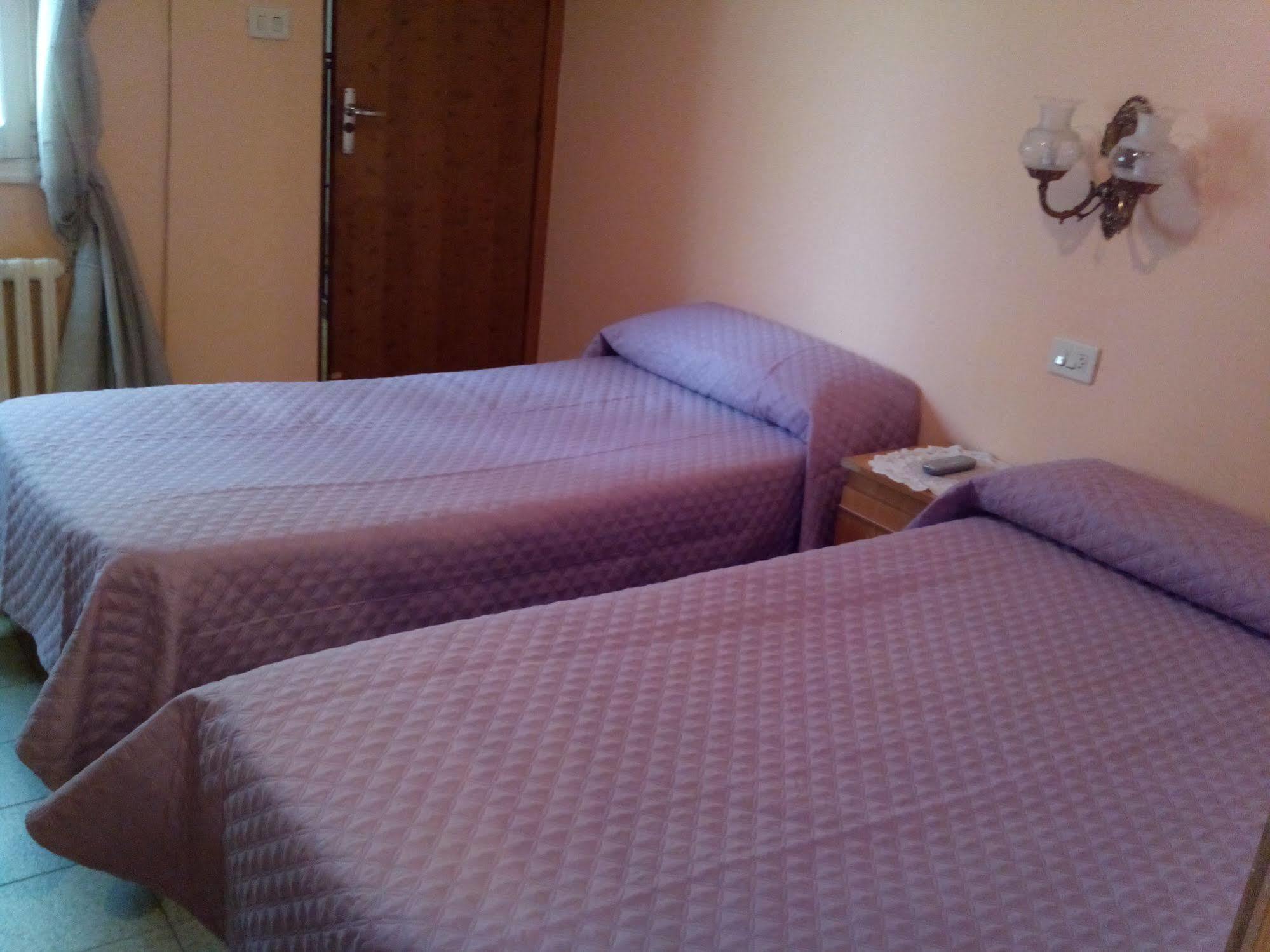 Pension Las Palmeras Лалин Экстерьер фото